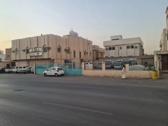 Residential and commercial land and building in Al-Aziziyah - Manassat Real Estate Company