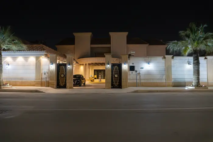 Palace for sale in Riyadh, King Salman District - Manassat Real Estate Company